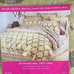 Plenty by Tracy Reese set of 3 European sham and 2 pillow cases